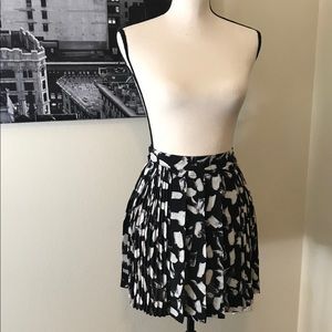 Banana Republic Pleated floral mini skirt